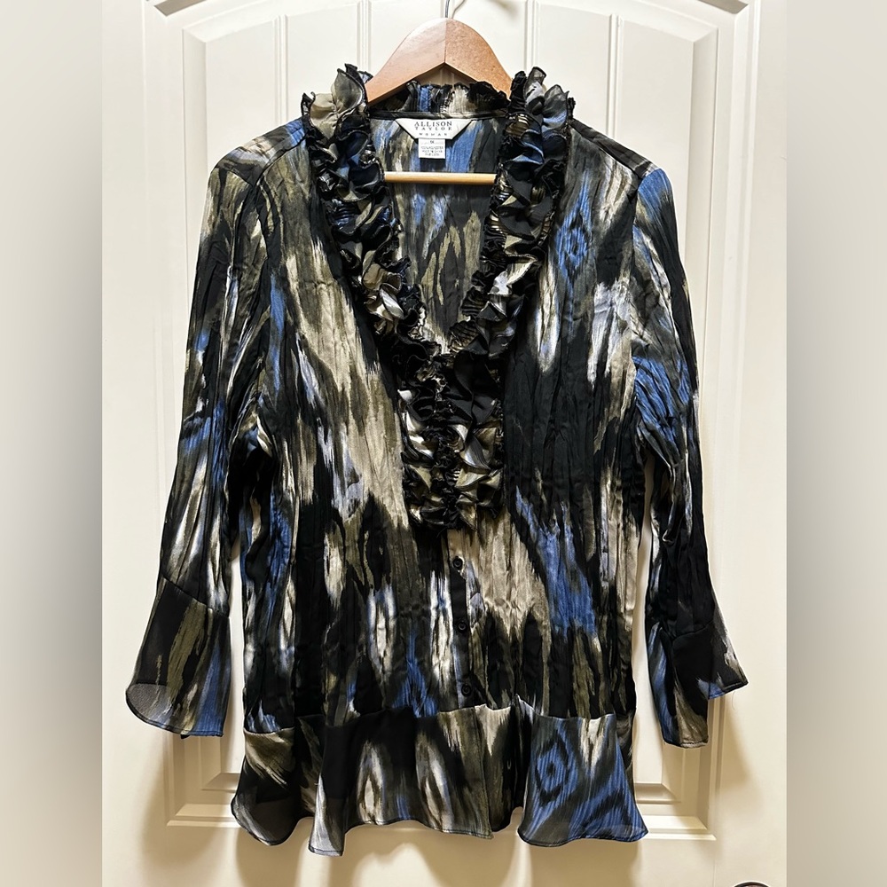 1X Allison Taylor ruffled blouse. Black, Blue and Tan
